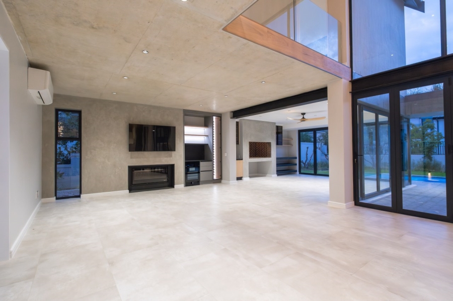 5 Bedroom Property for Sale in Val De Vie Estate Western Cape